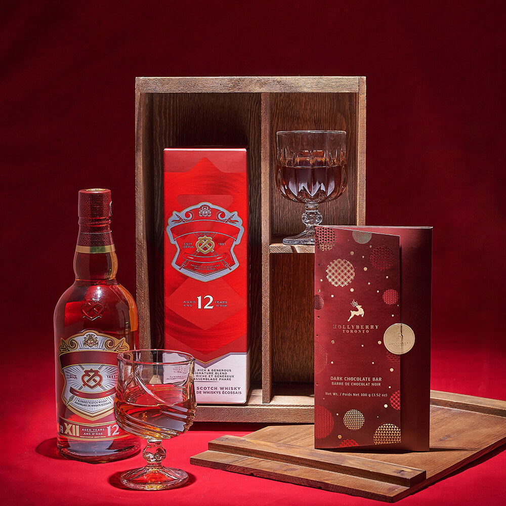 Whiskey Holiday Set in Wooden Box – how the gift is presented