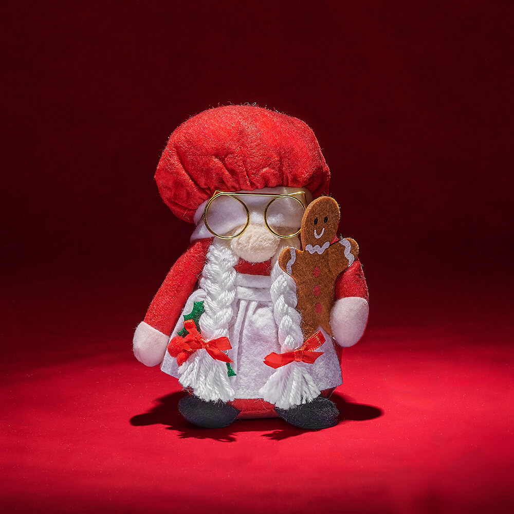 Festive Plush Decorative Figure Gift Basket – how the gift is presented