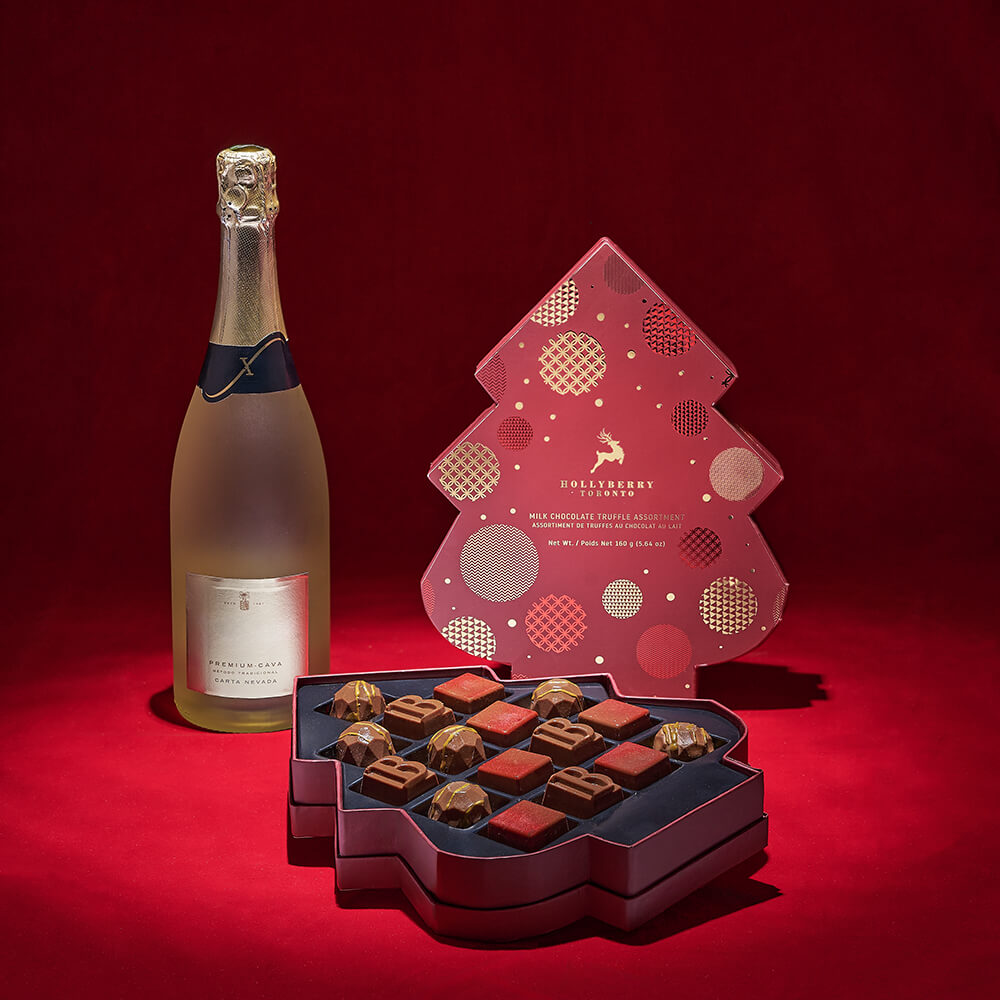 Sparkling Wine and Hollyberry Box – how the gift is presented
