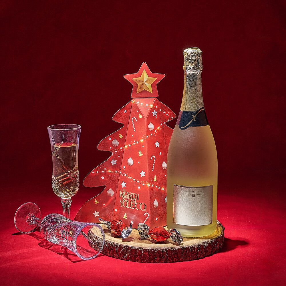 Christmas Sparkling Wine Gift in Tree Box with Fluted Champagne Glasses – how the gift is presented