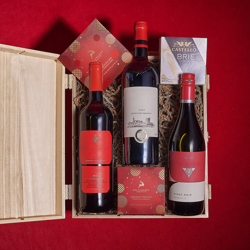 Three-Bottle Wine Basket with Brie – how the gift is presented