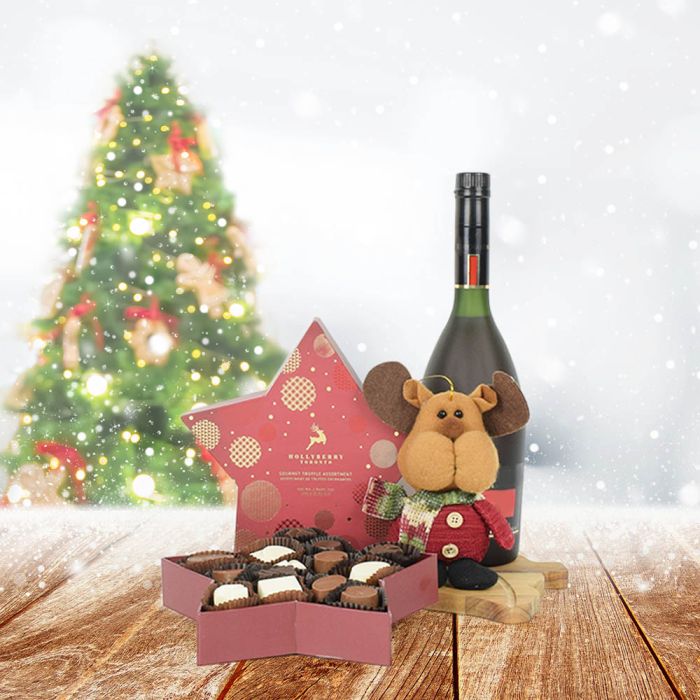 The Snowy Christmas Reindeer Set checks all the boxes on that list. This elegant little gift set features just the right products that your loved ones will be delighted to receive this festive season.